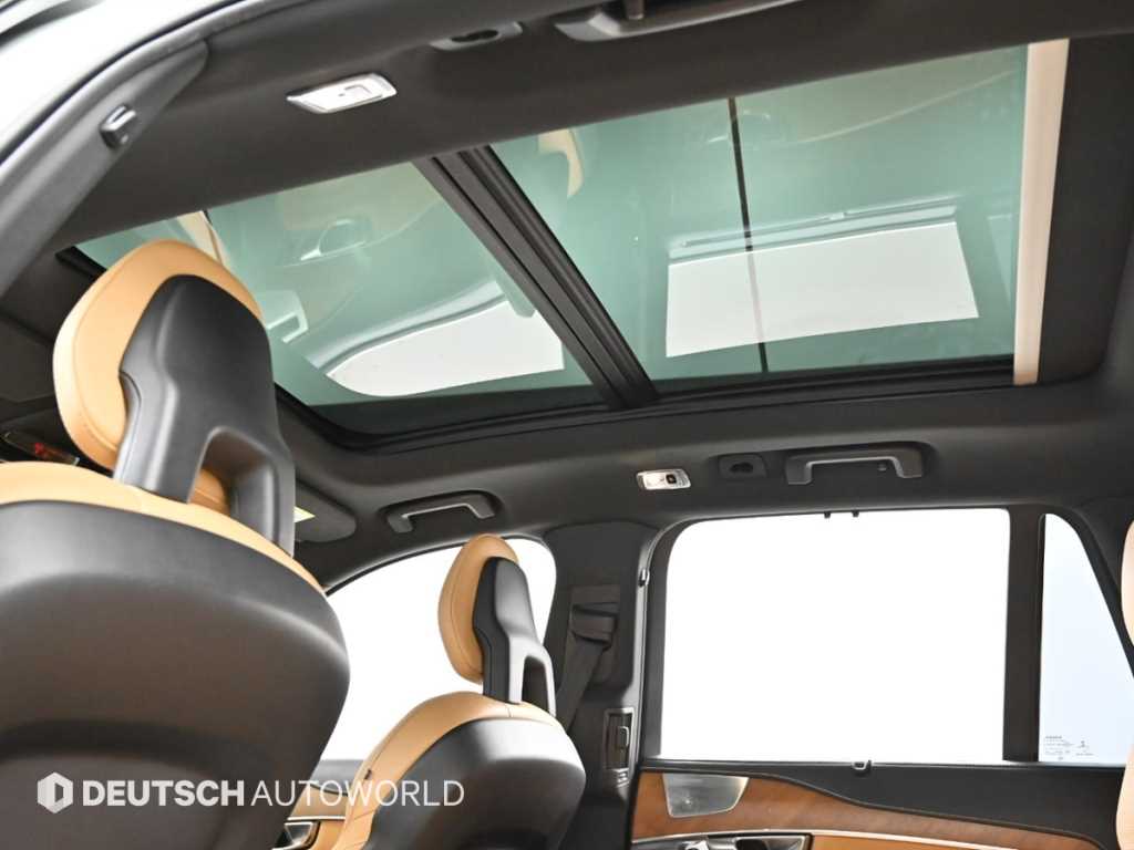 Volvo XC90 — photo 11