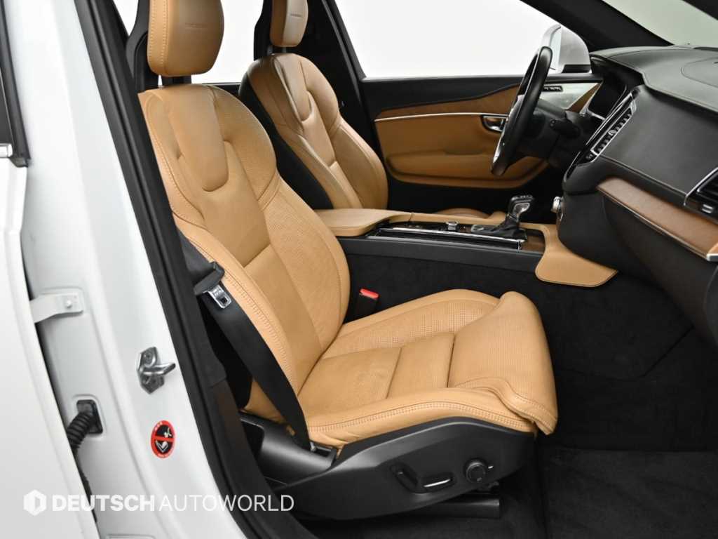 Volvo XC90 — photo 12
