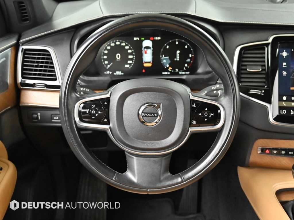 Volvo XC90 — photo 14