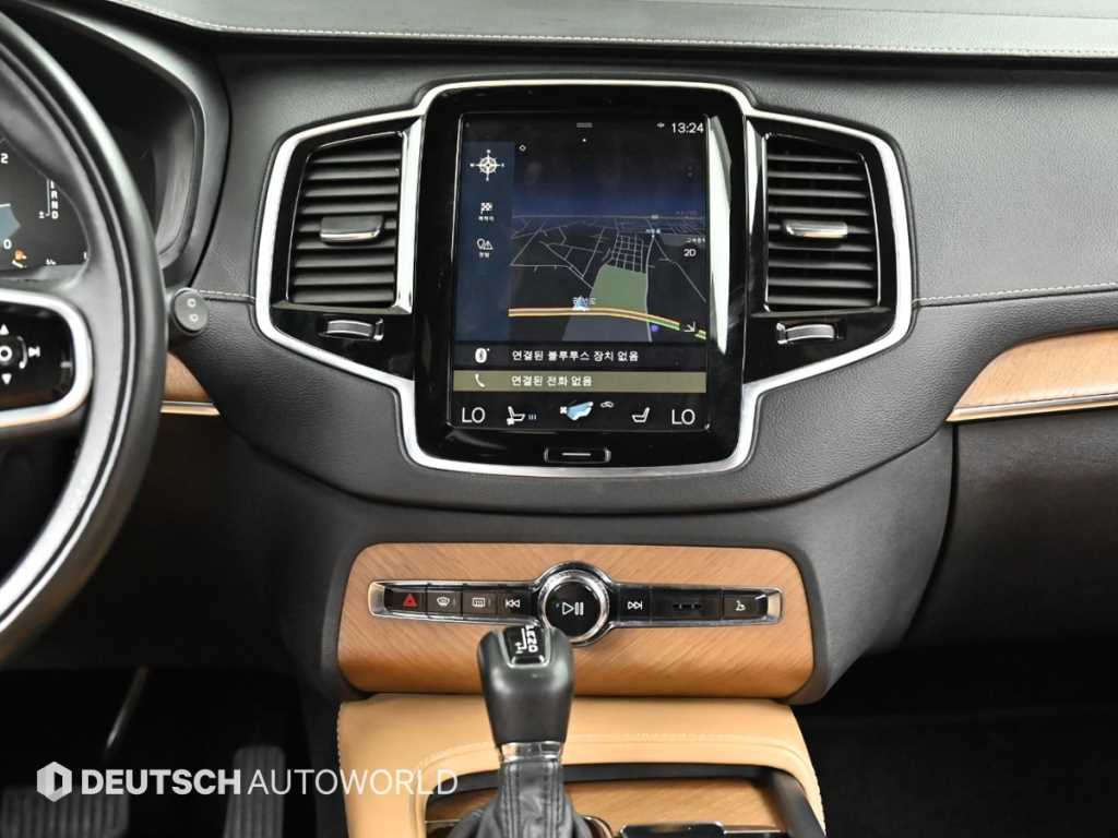Volvo XC90 — photo 15