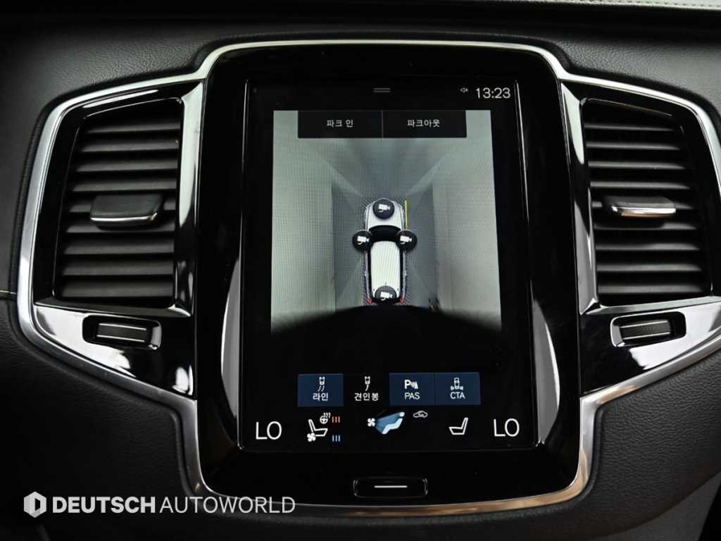 Volvo XC90 — photo 17