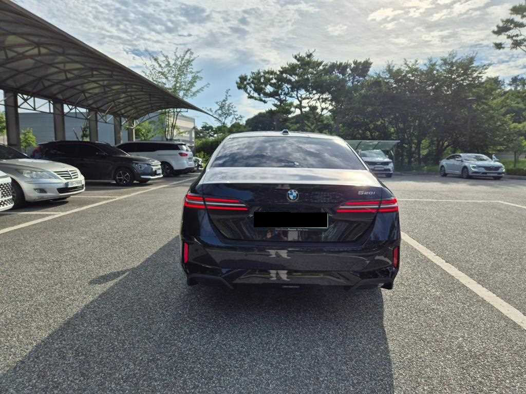 BMW 5-Series — photo 02