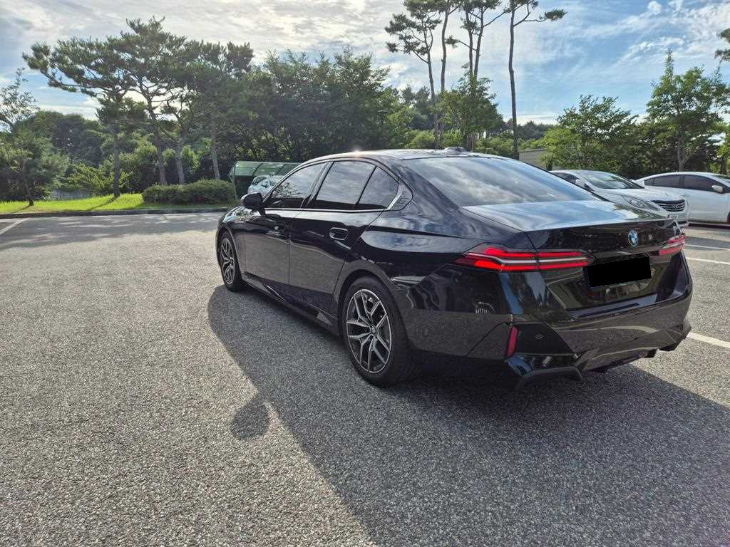 BMW 5-Series — photo 03