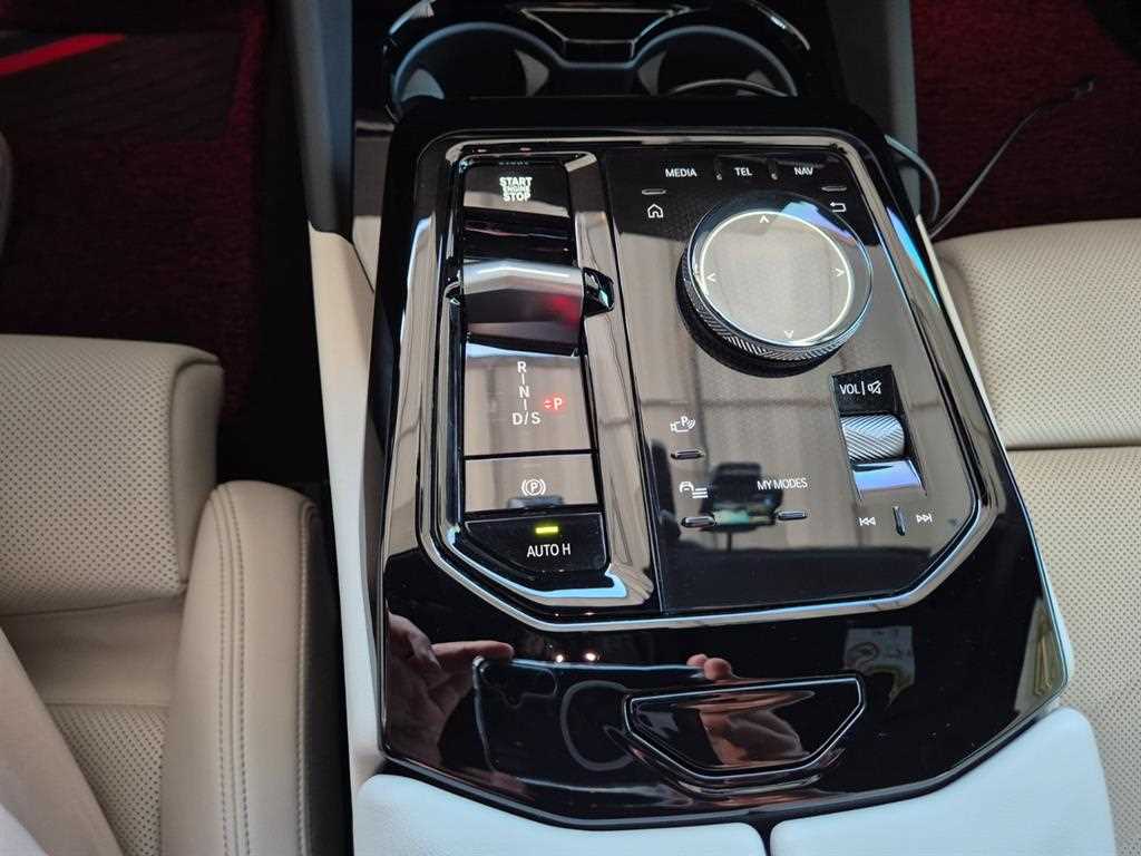 BMW 5-Series — photo 07