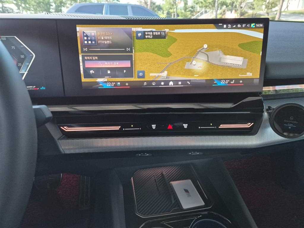 BMW 5-Series — photo 09