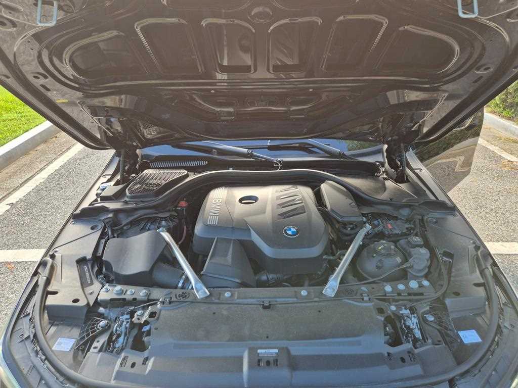 BMW 5-Series — photo 12