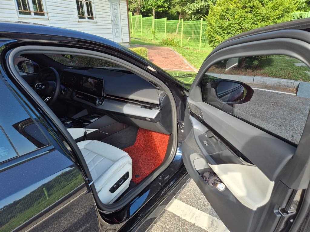 BMW 5-Series — photo 15