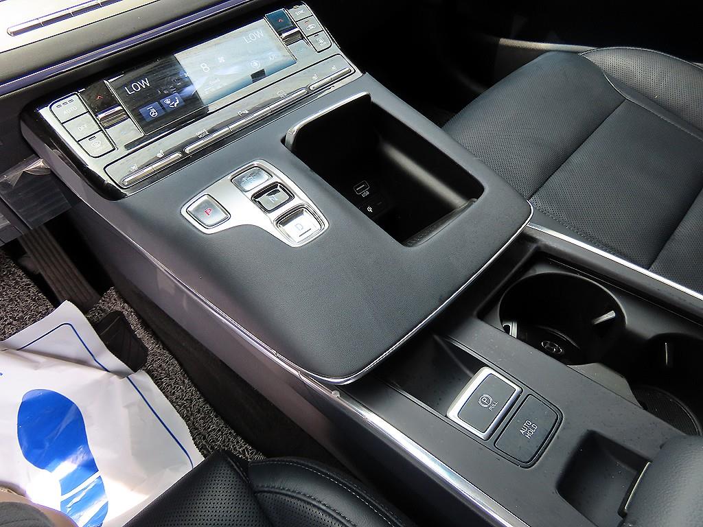 Hyundai Grandeur — photo 11