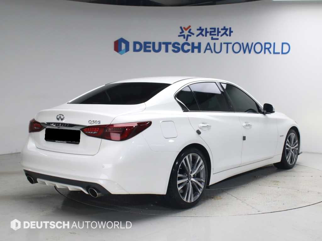 Infiniti Q50 — photo 02