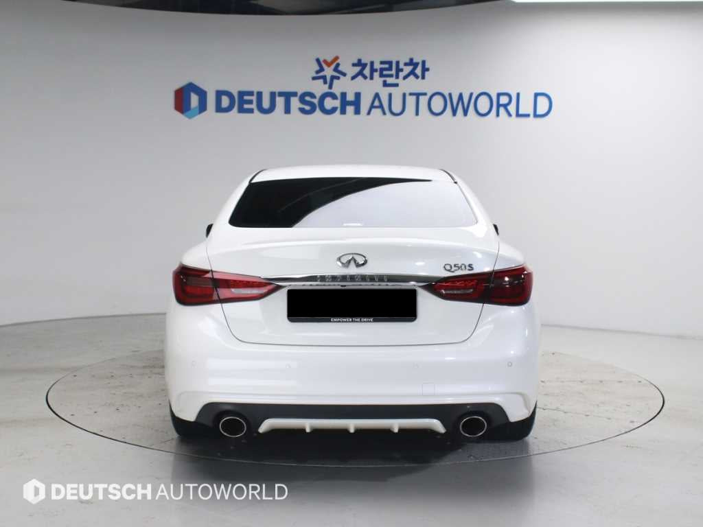 Infiniti Q50 — photo 04