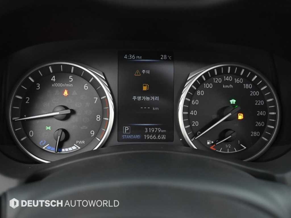 Infiniti Q50 — photo 08