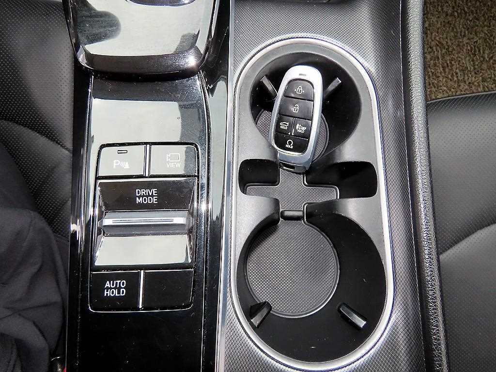 Hyundai Sonata — photo 12