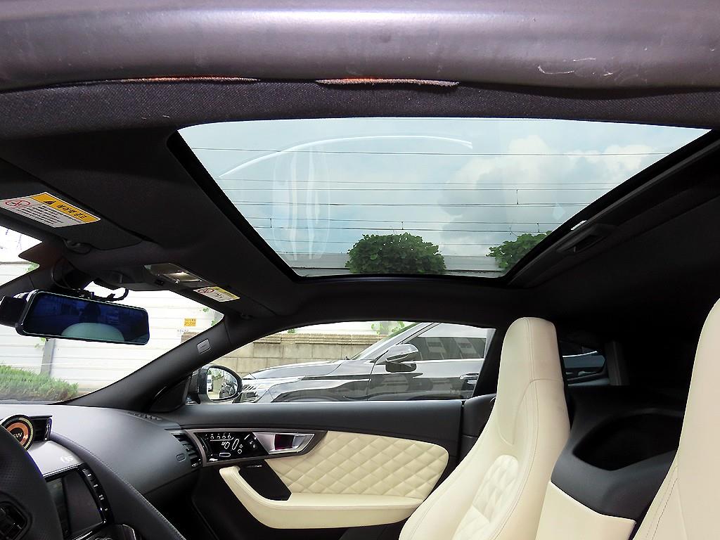 Jaguar F-TYPE — photo 17