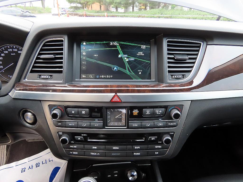 Hyundai Genesis — photo 13