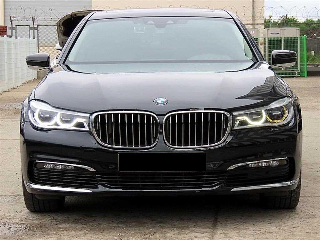 BMW 7-Series — photo 01