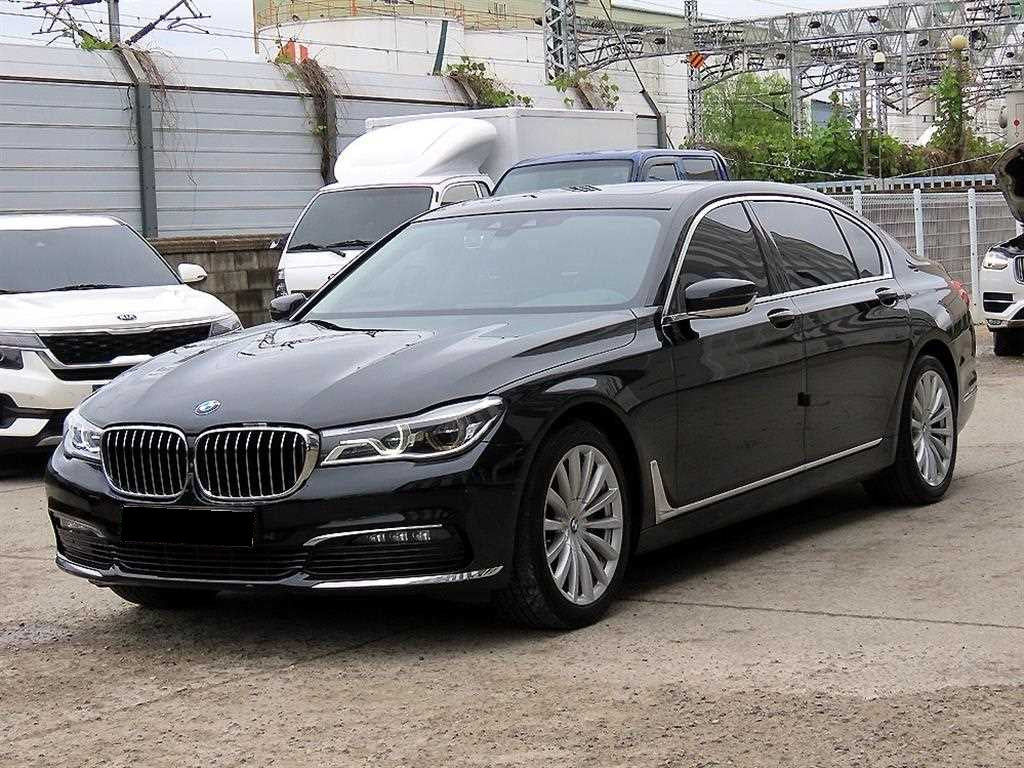 BMW 7-Series — photo 02