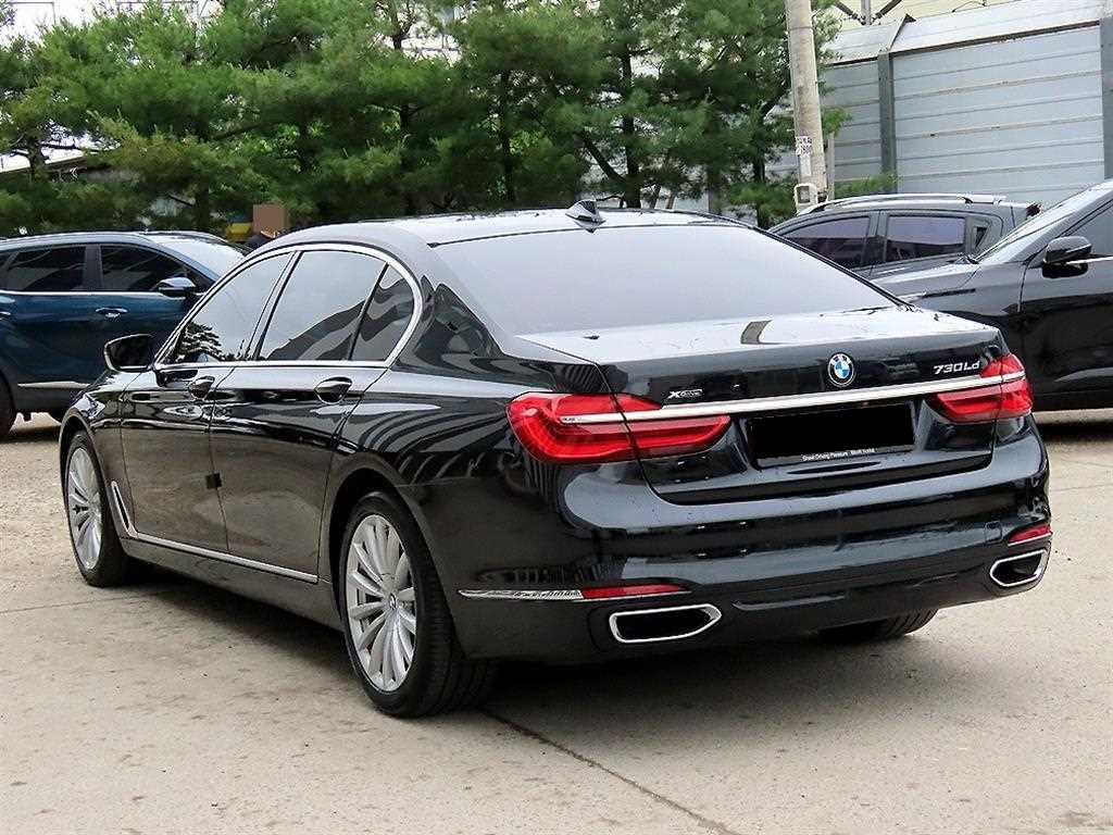 BMW 7-Series — photo 03