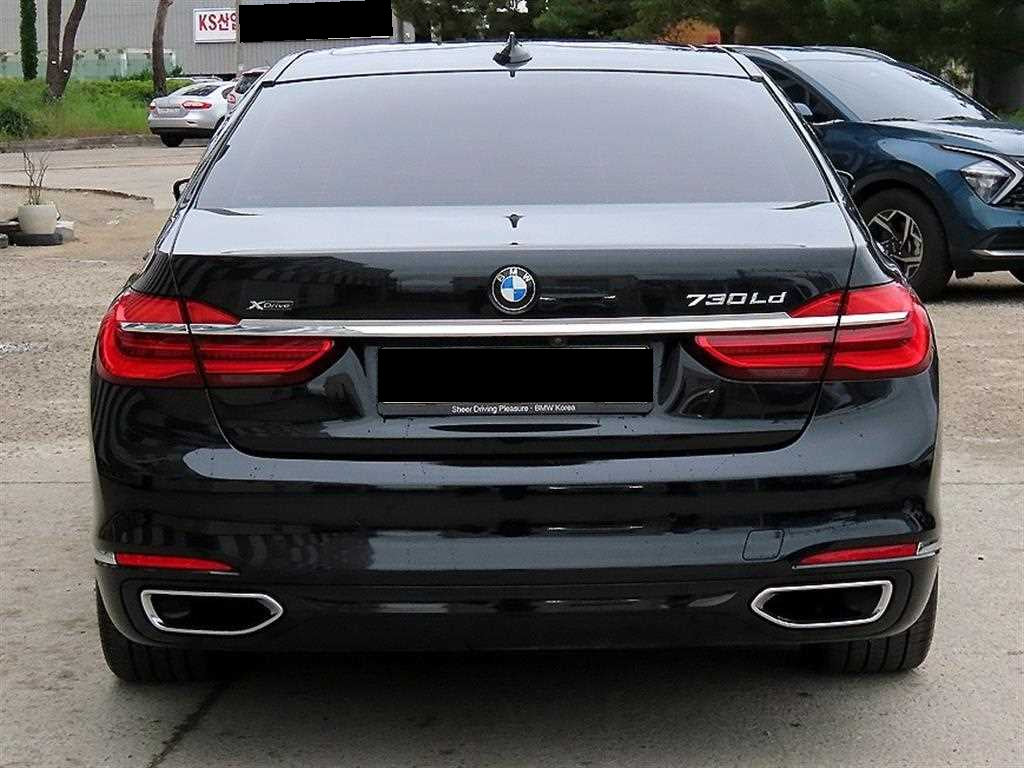 BMW 7-Series — photo 04
