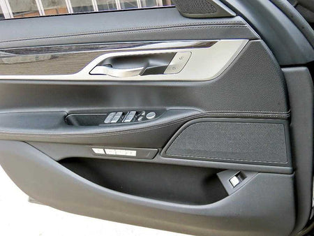 BMW 7-Series — photo 11