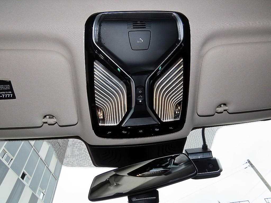 BMW 7-Series — photo 14