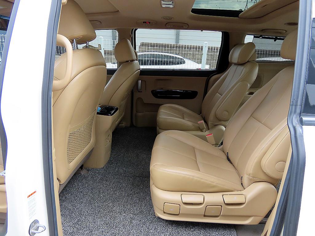 Kia Carnival — photo 06