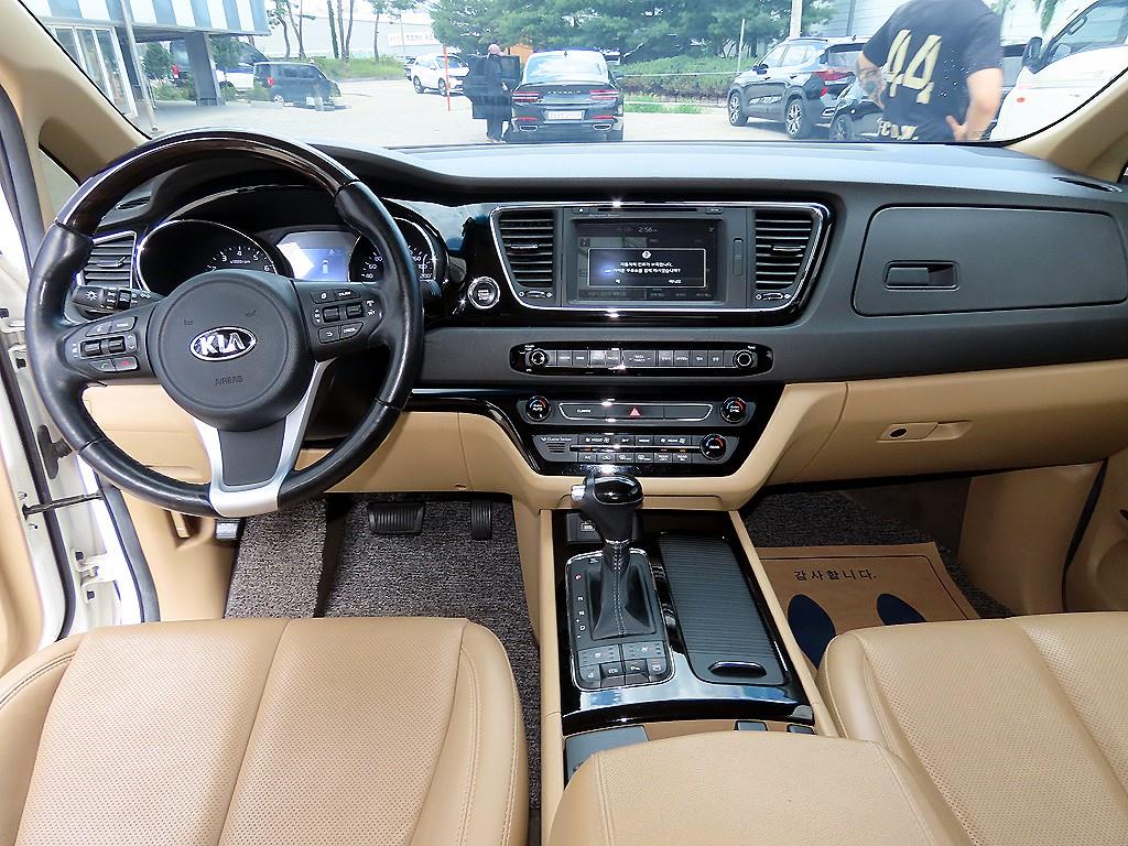 Kia Carnival — photo 07