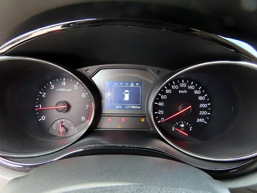 Kia Carnival — photo 09