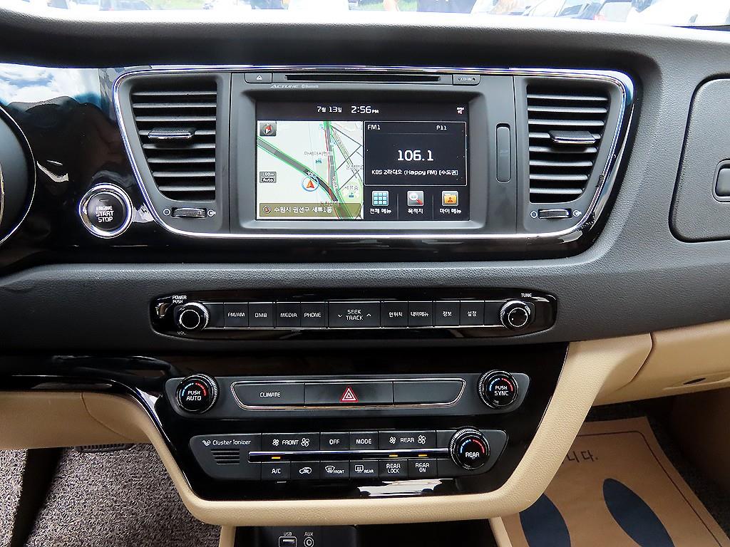 Kia Carnival — photo 12
