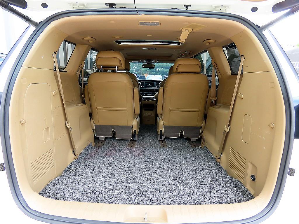 Kia Carnival — photo 17