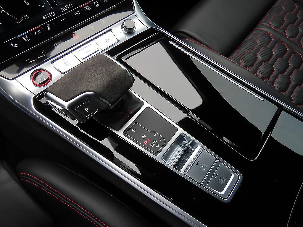 Audi RS6 — photo 11