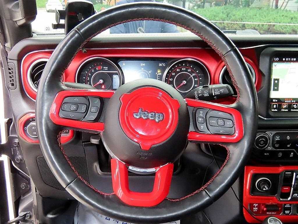 Jeep Wrangler — photo 08