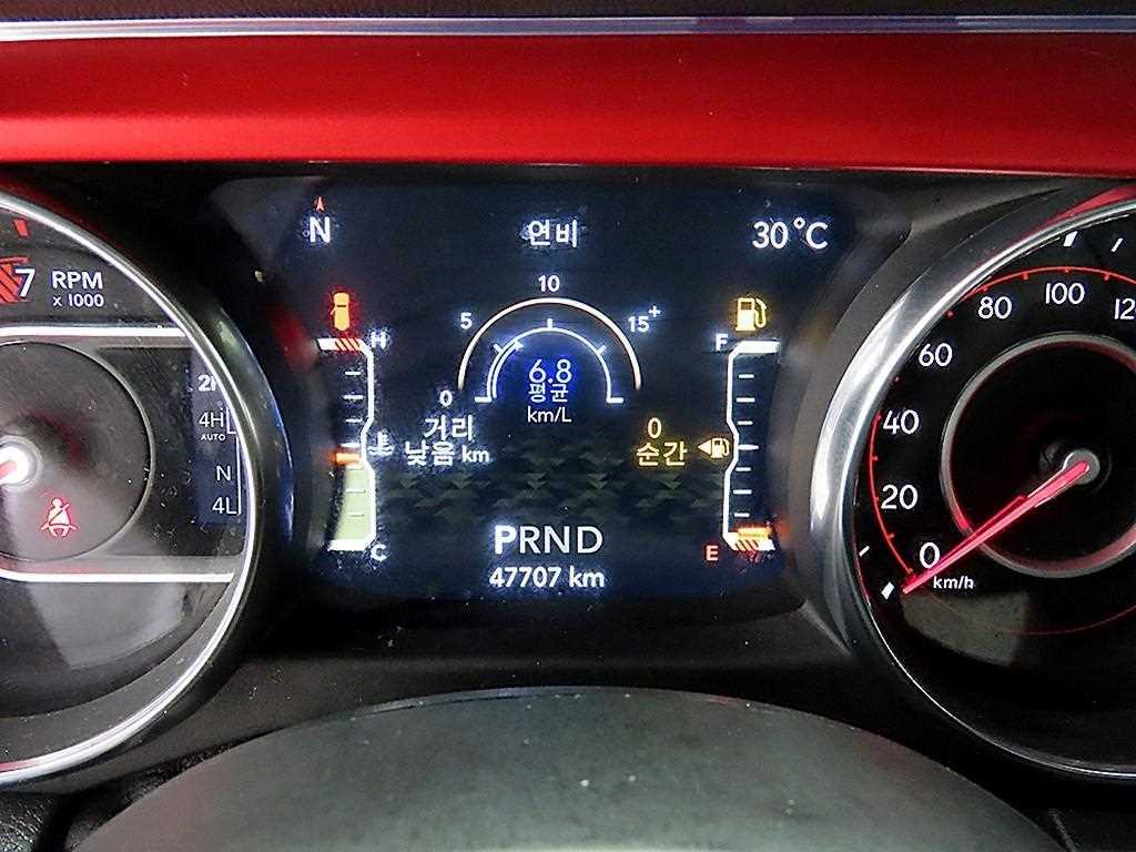 Jeep Wrangler — photo 09
