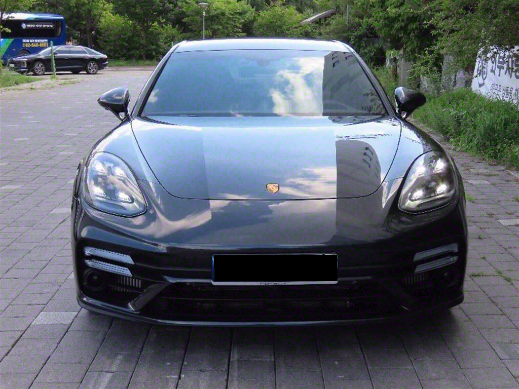 Porsche Panamera — photo 01