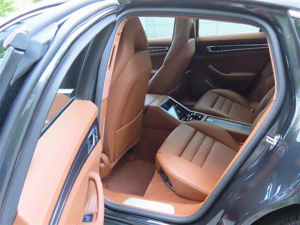 Porsche Panamera — photo 13