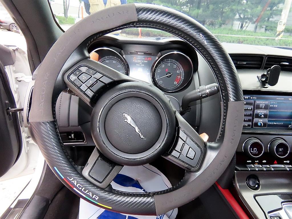 Jaguar F-TYPE — photo 07