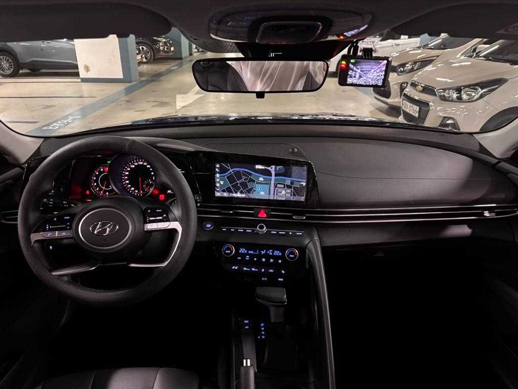 Hyundai Avante — photo 14