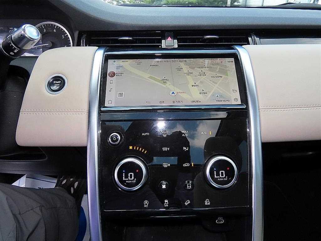 Land Rover Discovery Sport — photo 12