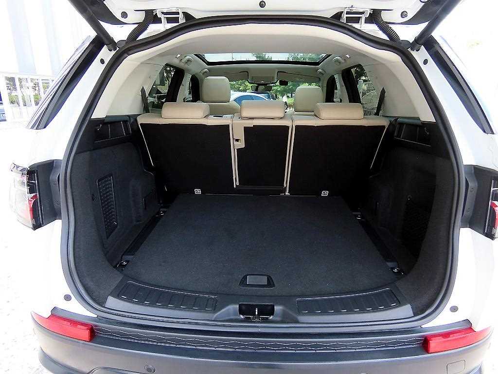 Land Rover Discovery Sport — photo 17