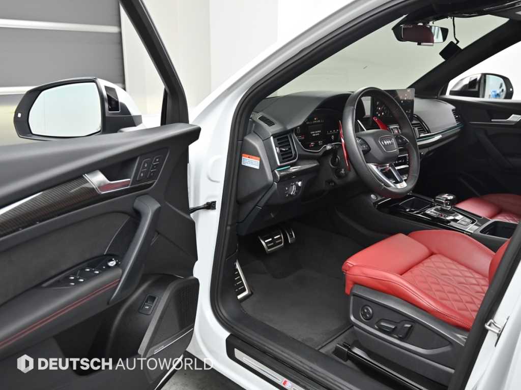 Audi SQ5 — photo 11