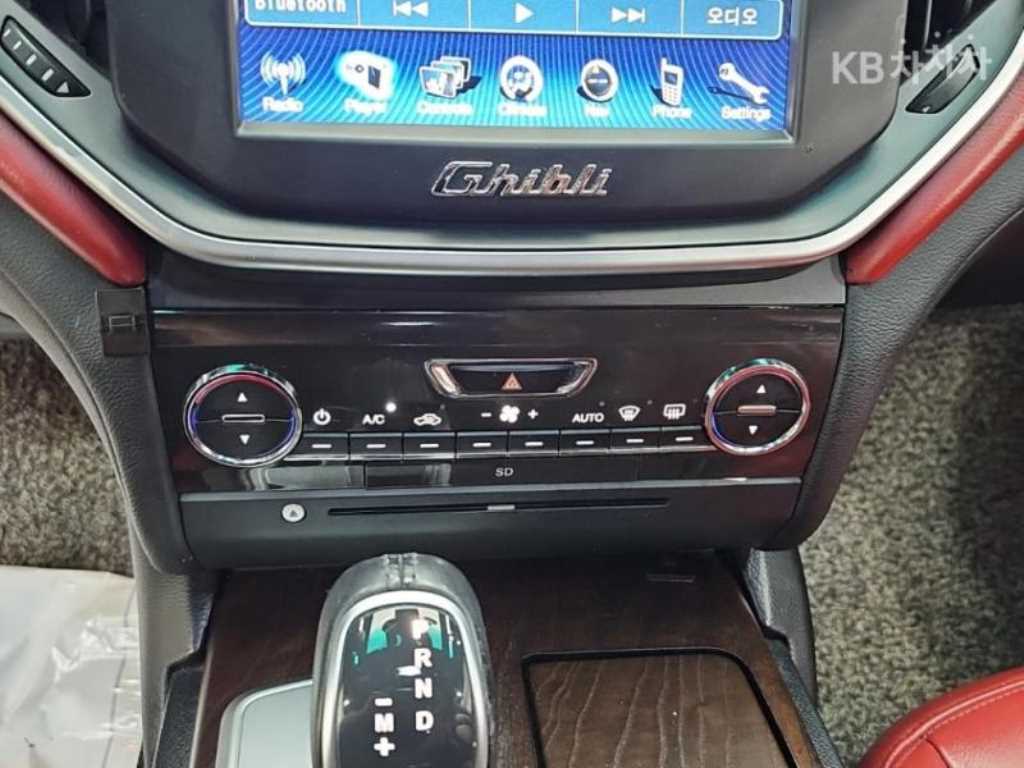 Maserati Ghibli — photo 11