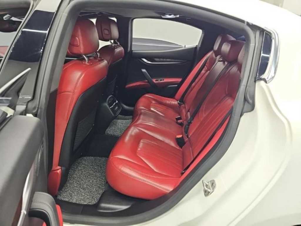 Maserati Ghibli — photo 13