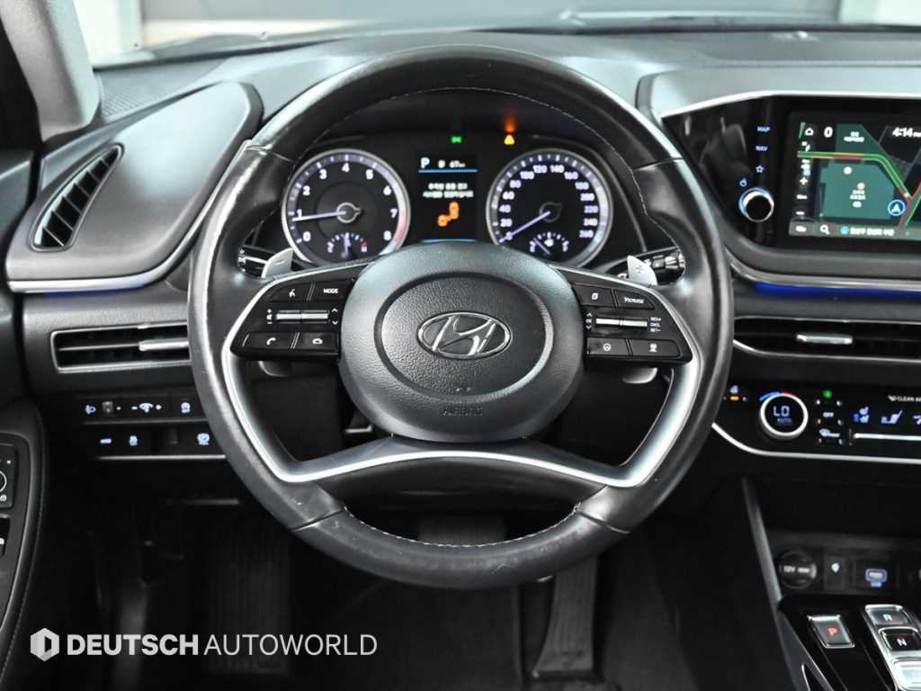 Hyundai Sonata — photo 13