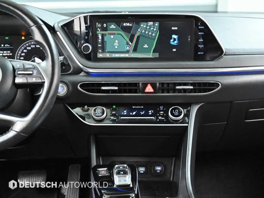 Hyundai Sonata — photo 14
