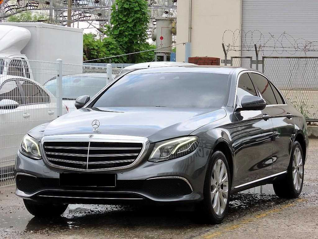 Mercedes-Benz E-Class — photo 02