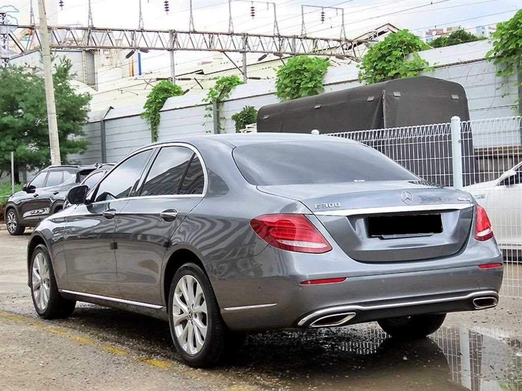 Mercedes-Benz E-Class — photo 03