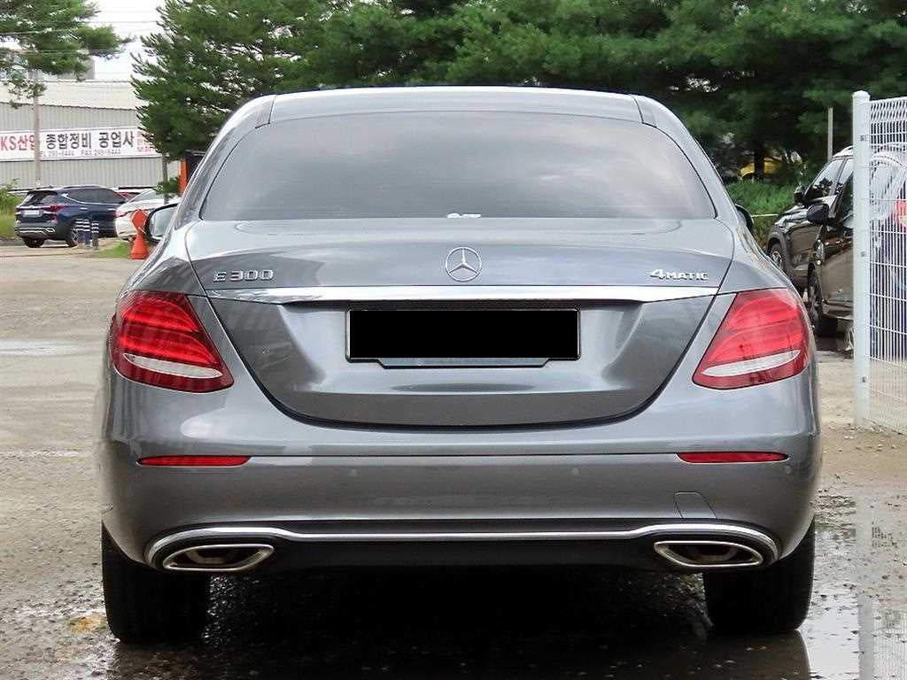 Mercedes-Benz E-Class — photo 04
