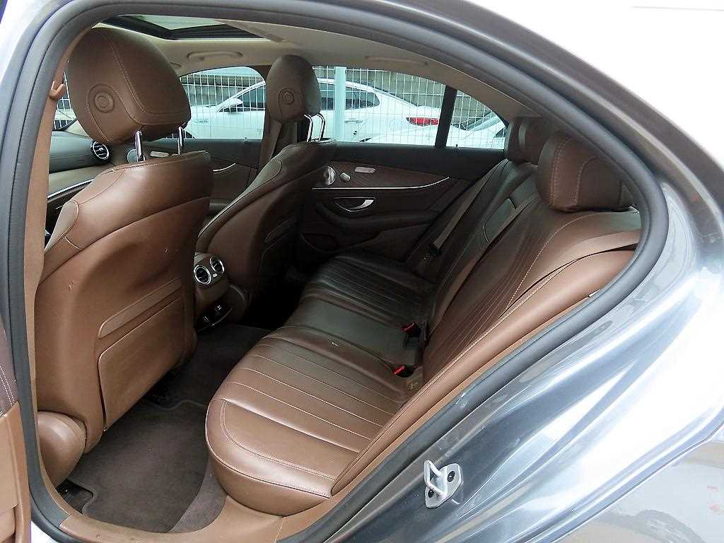 Mercedes-Benz E-Class — photo 06