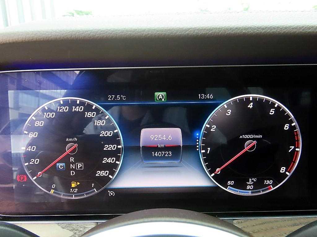 Mercedes-Benz E-Class — photo 09