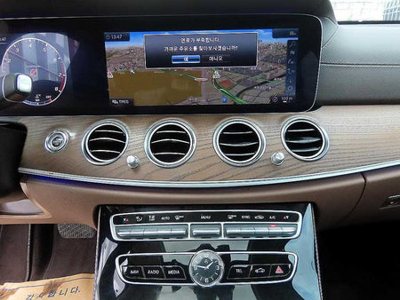 Mercedes-Benz E-Class — photo 13