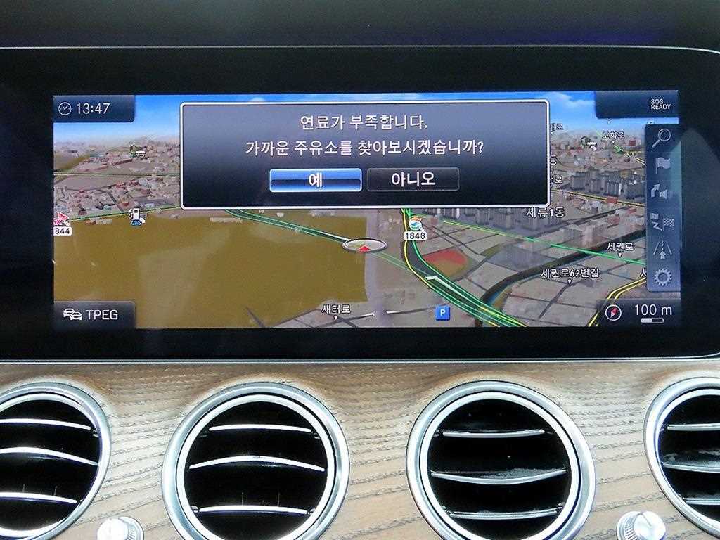 Mercedes-Benz E-Class — photo 14